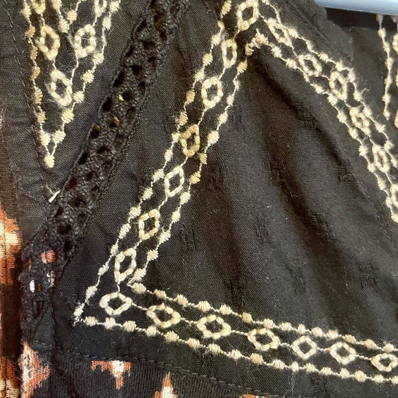 Lucky Brand Black Embroidered Sleeveless V-neck Top. Women’s L. - Picture 4 of 10